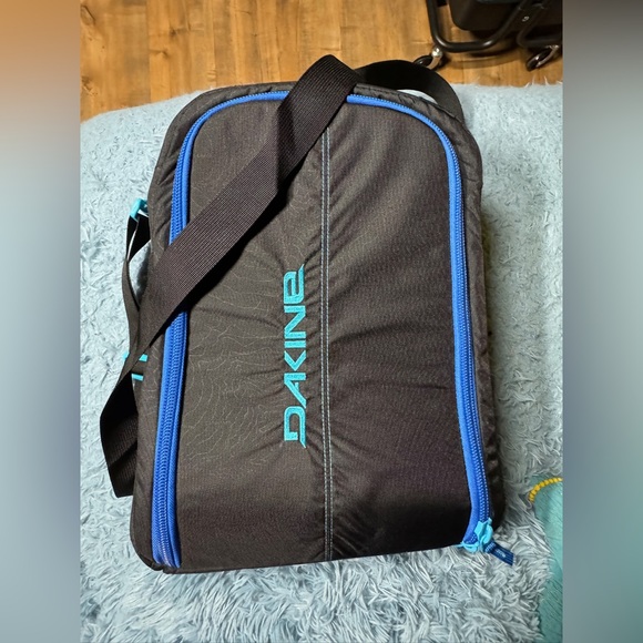 Dakine Snow Camera Backpack - Picture 12 of 14